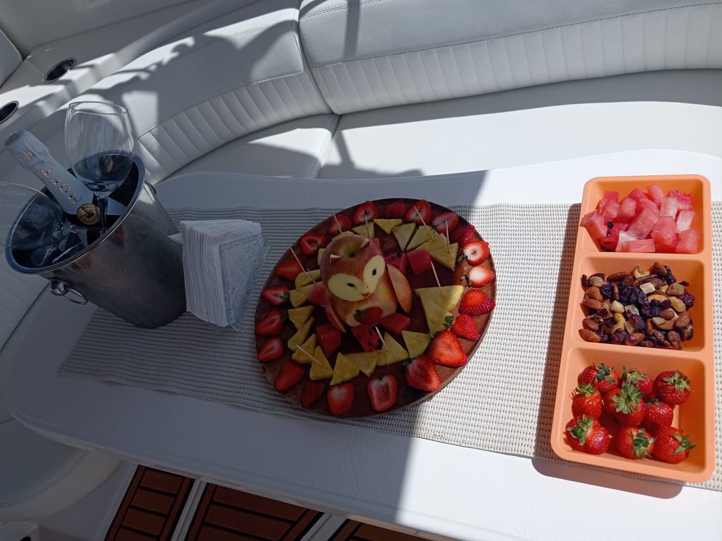 Island Lunch Stops - luxury yacht experience in Cancún
